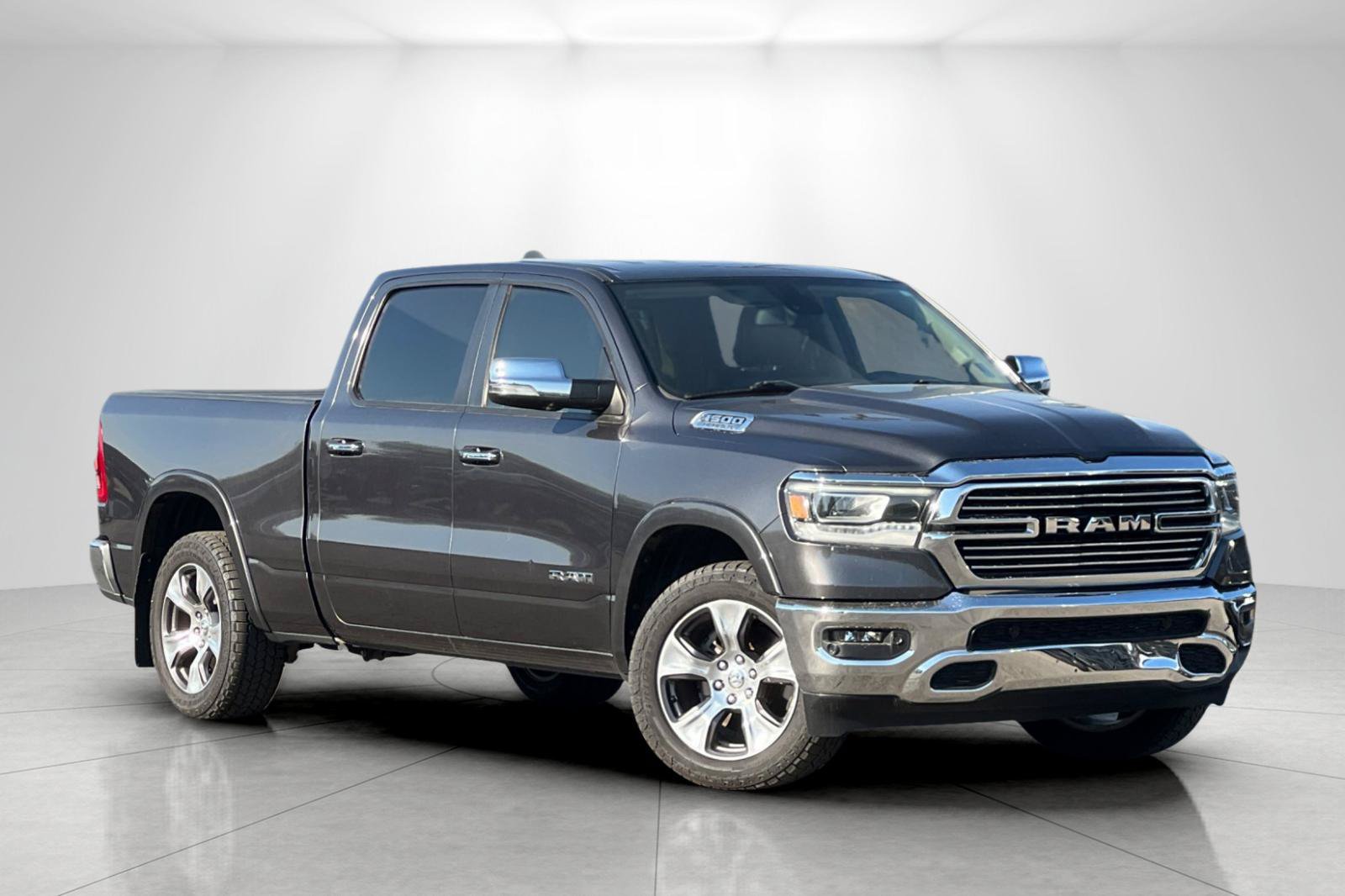 Used 2019 RAM 1500 Laramie AWD/4WD image 2