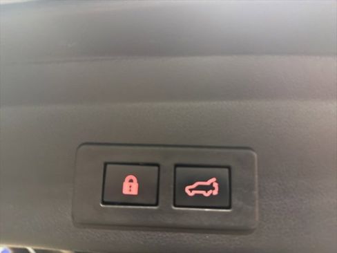 Used 2023 Subaru Ascent Premium w/ Convenience Package image 10