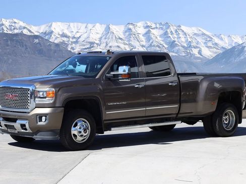 Used 2015 GMC Sierra 3500 Denali w/ Duramax Plus Package AWD/4WD image 2