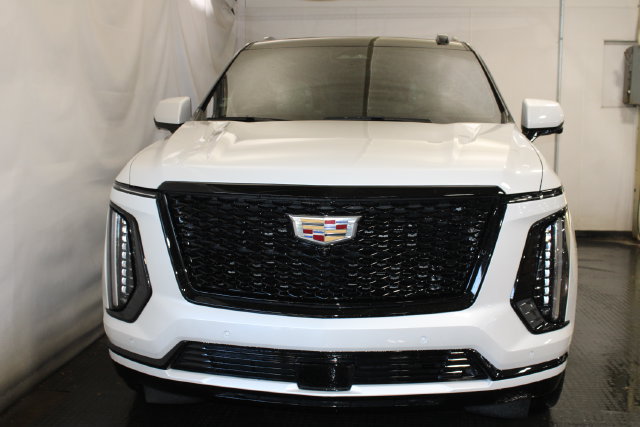 Used 2025 Cadillac Escalade Sport Platinum w/ LPO, ONYX Package AWD/4WD image 3