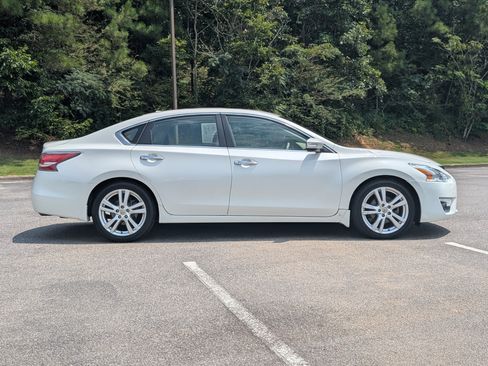 Used 2015 Nissan Altima 3.5 SL FWD image 10