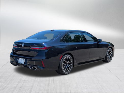 Used 2023 BMW 760i xDrive w/ Luxury Rear Seating Package AWD/4WD image 7