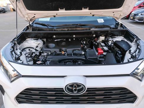 Certified 2025 Toyota RAV4 XLE AWD/4WD image 28