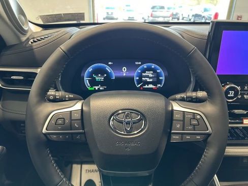 New 2026 Toyota Highlander Platinum AWD/4WD image 10