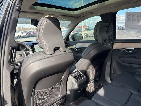 Certified 2025 Volvo XC90 B6 Plus image 29