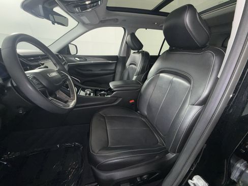 Used 2022 Jeep Grand Cherokee Limited 4xe w/ Luxury Tech Group II AWD/4WD image 13