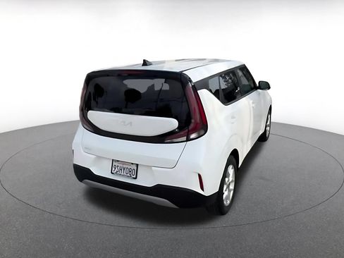 Used 2025 Kia Soul LX w/ LX Technology Package FWD image 14