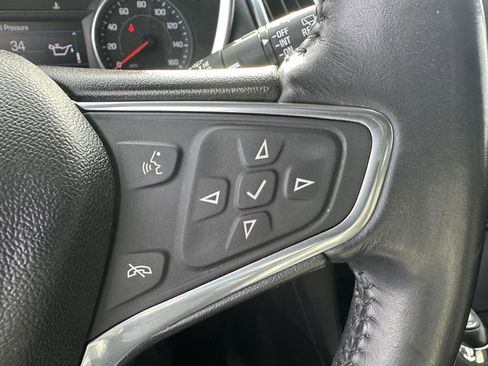 Used 2020 Chevrolet Equinox LT w/ Driver Convenience Package image 40