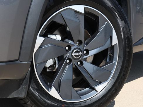 Used 2024 Nissan Rogue SV AWD/4WD image 12