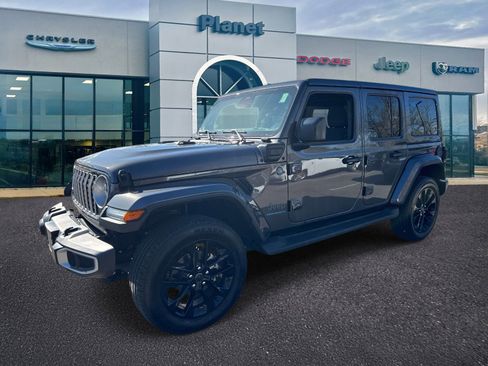 Used 2025 Jeep Wrangler Unlimited Sahara AWD/4WD image 4
