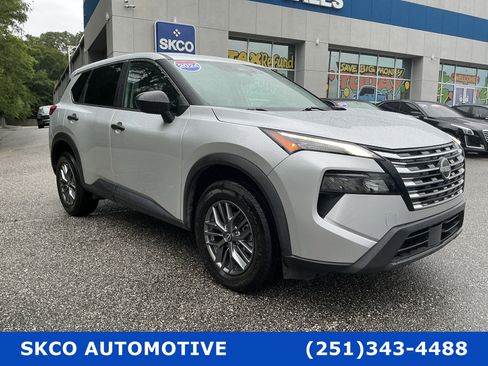 Used 2024 Nissan Rogue S AWD/4WD image 7