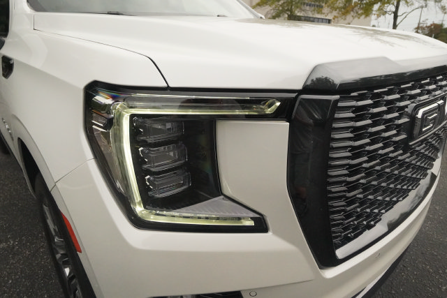 Used 2023 GMC Yukon Denali Ultimate AWD/4WD image 31