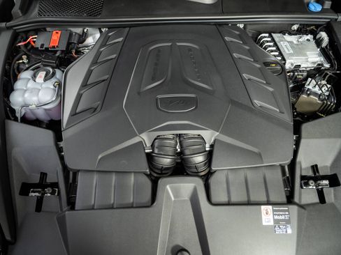 New 2026 Porsche Cayenne GTS AWD/4WD image 36