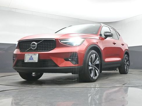 Used 2023 Volvo XC40 B5 Plus w/ Driver Assist Package AWD/4WD image 40