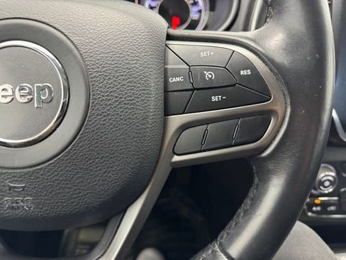 Used 2019 Jeep Cherokee Latitude Plus image 23