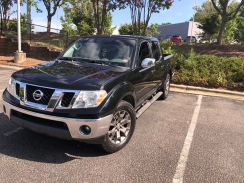 Used 2019 Nissan Frontier SL RWD image 2