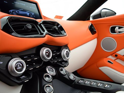 Used 2023 Aston Martin V8 Vantage Roadster RWD image 49