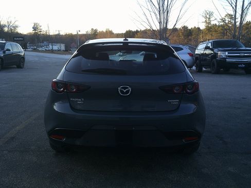 Used 2021 MAZDA MAZDA3 Hatchback w/Premium Plus Pkg image 6