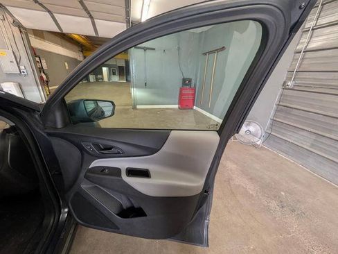 Used 2022 Chevrolet Equinox LS FWD image 29