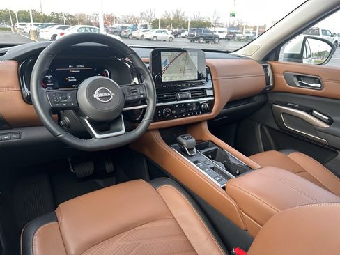 Used 2024 Nissan Pathfinder Platinum image 31