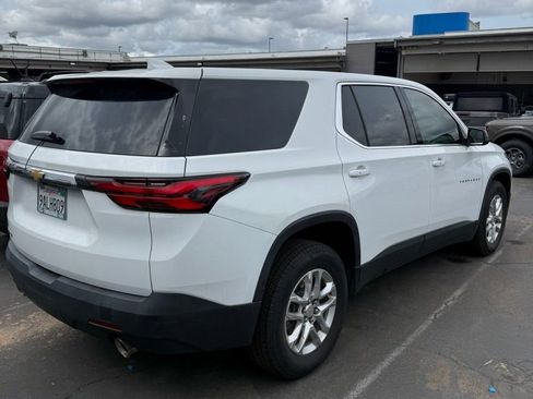 Used 2022 Chevrolet Traverse LS FWD image 4