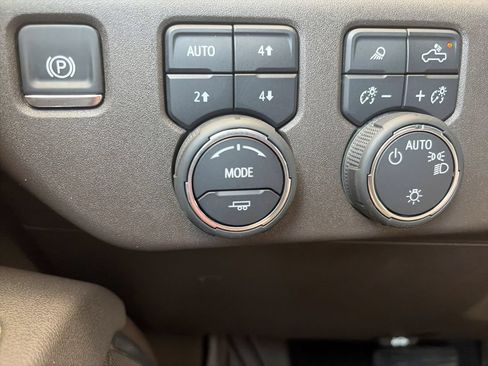 Certified 2025 Chevrolet Silverado 1500 LT AWD/4WD image 18