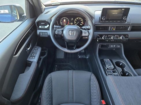 New 2025 Honda Pilot Sport image 13