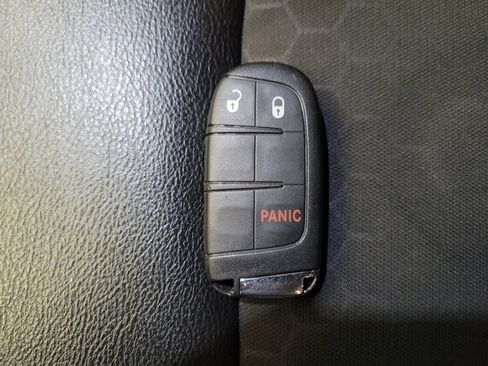 Used 2018 Jeep Compass Latitude FWD image 32