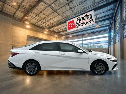 Used 2024 Hyundai Elantra SEL FWD image 4