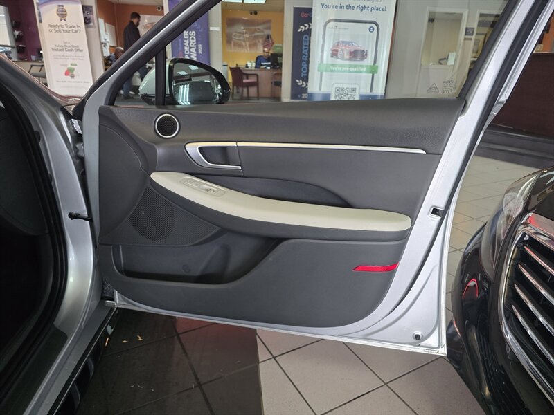 Used 2025 Hyundai Sonata SEL FWD image 12