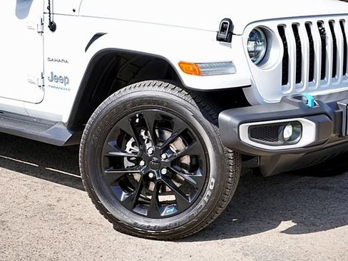 Used 2023 Jeep Wrangler Unlimited Sahara w/ Cold Weather Group AWD/4WD image 4