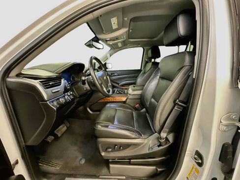Used 2019 Chevrolet Suburban Premier AWD/4WD image 13