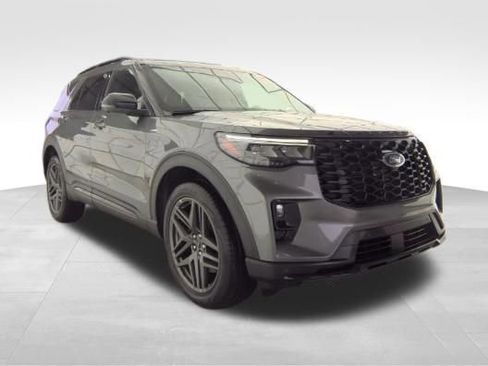 Used 2025 Ford Explorer ST-Line w/ ST-Line Street Pack AWD/4WD image 2