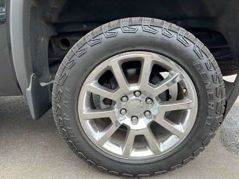Used 2014 GMC Sierra 1500 Denali w/ Driver Alert Package AWD/4WD image 18
