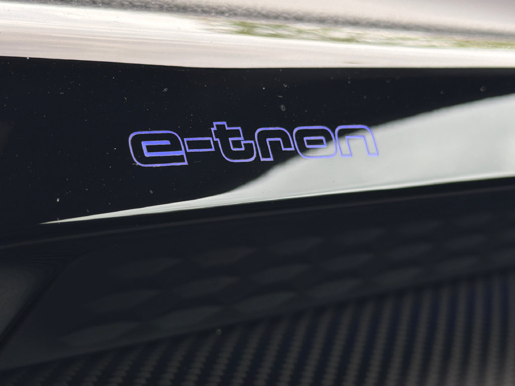 Used 2024 Audi e-tron GT Premium Plus AWD/4WD image 34