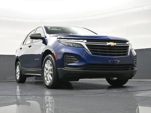 Used 2023 Chevrolet Equinox LS FWD image 24