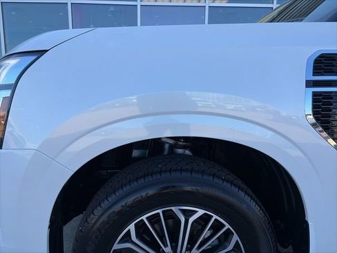 New 2026 Nissan Armada SL image 9