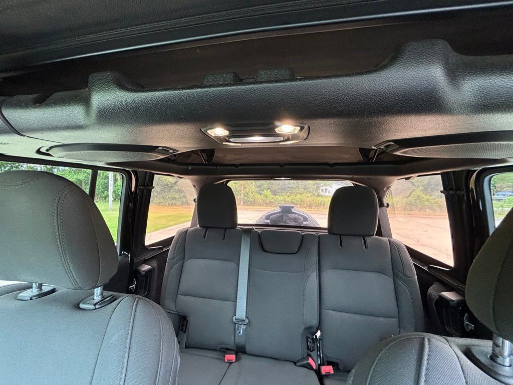 Used 2019 Jeep Wrangler Unlimited Sport S AWD/4WD image 36