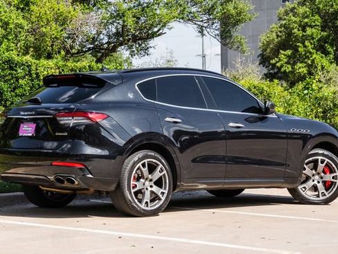 Used 2017 Maserati Levante S AWD/4WD image 3