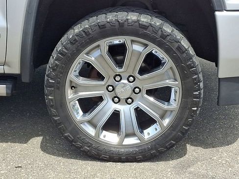 Used 2018 GMC Sierra 1500 Denali w/ Denali Ultimate Package AWD/4WD image 25