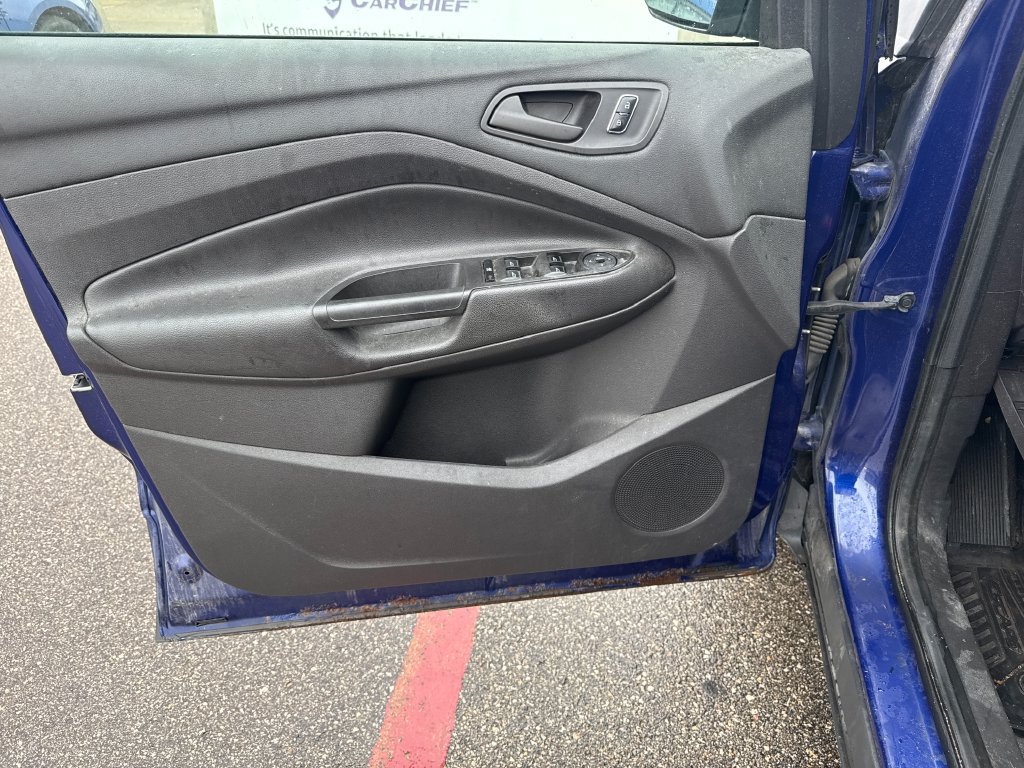 Used 2015 Ford Escape S FWD image 4