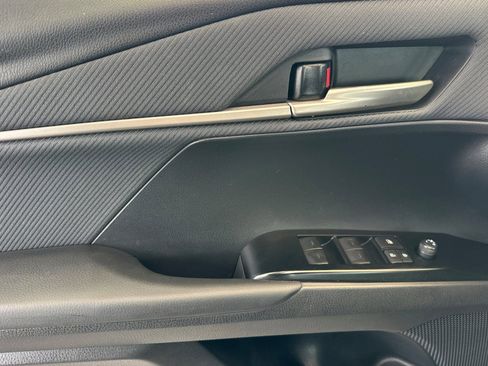 Used 2025 Toyota Camry SE image 11