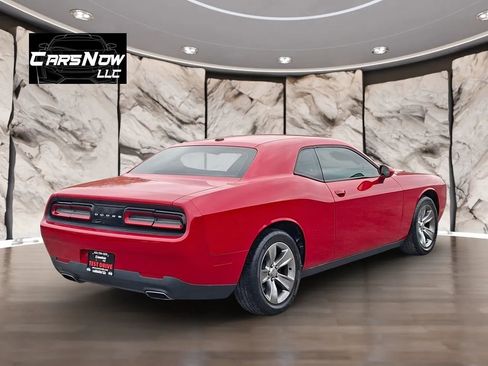 Used 2015 Dodge Challenger SXT RWD image 6