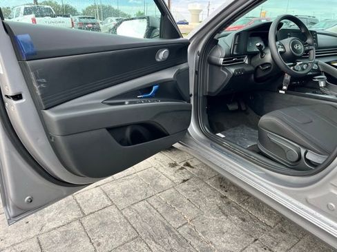New 2026 Hyundai Elantra SE FWD image 14