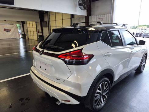 Used 2024 Nissan Kicks SV w/ Exterior Package FWD image 3