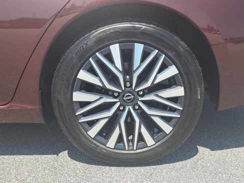 Used 2025 Nissan Altima 2.5 SV FWD image 30