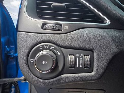 Used 2020 Jeep Cherokee Trailhawk w/ Cold Weather Group AWD/4WD image 16