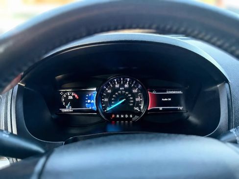 Used 2019 Ford Explorer XLT w/ Equipment Group 202A FWD image 26