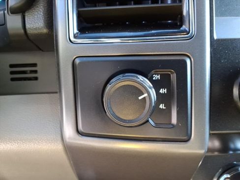 Used 2019 Ford F150 XLT w/ Equipment Group 302A Luxury image 21