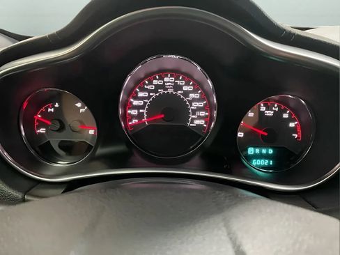 Used 2014 Dodge Avenger SE FWD image 18